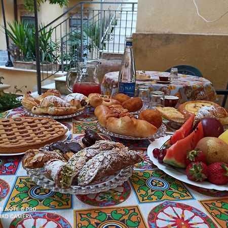 B&B Il Melograno Antico Con Terrazza E Giardino アグリジェント エクステリア 写真